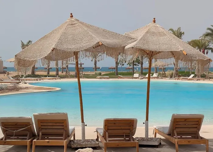 Beachy Pool Side Mesca Somabay Steps To Sea بيت للعطل الغردقة